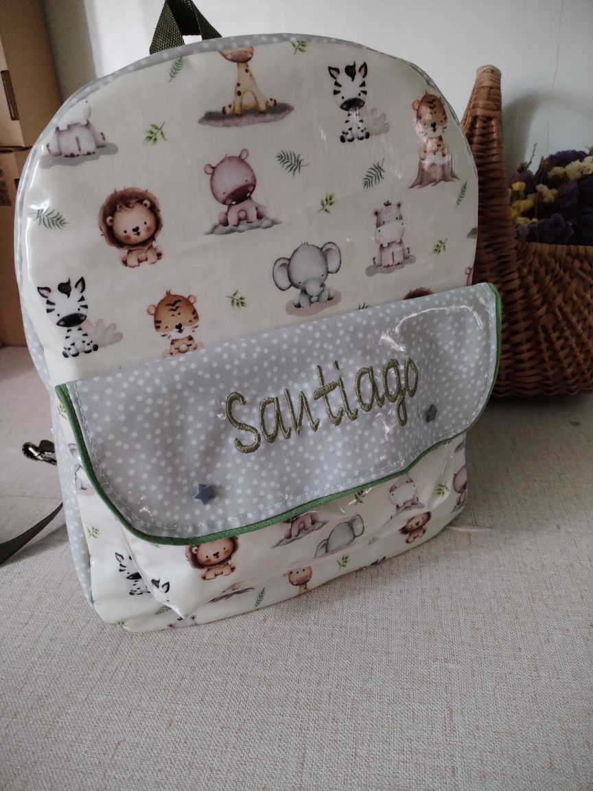 Mochila plastificada personalizada - Meu Pé de Maçã