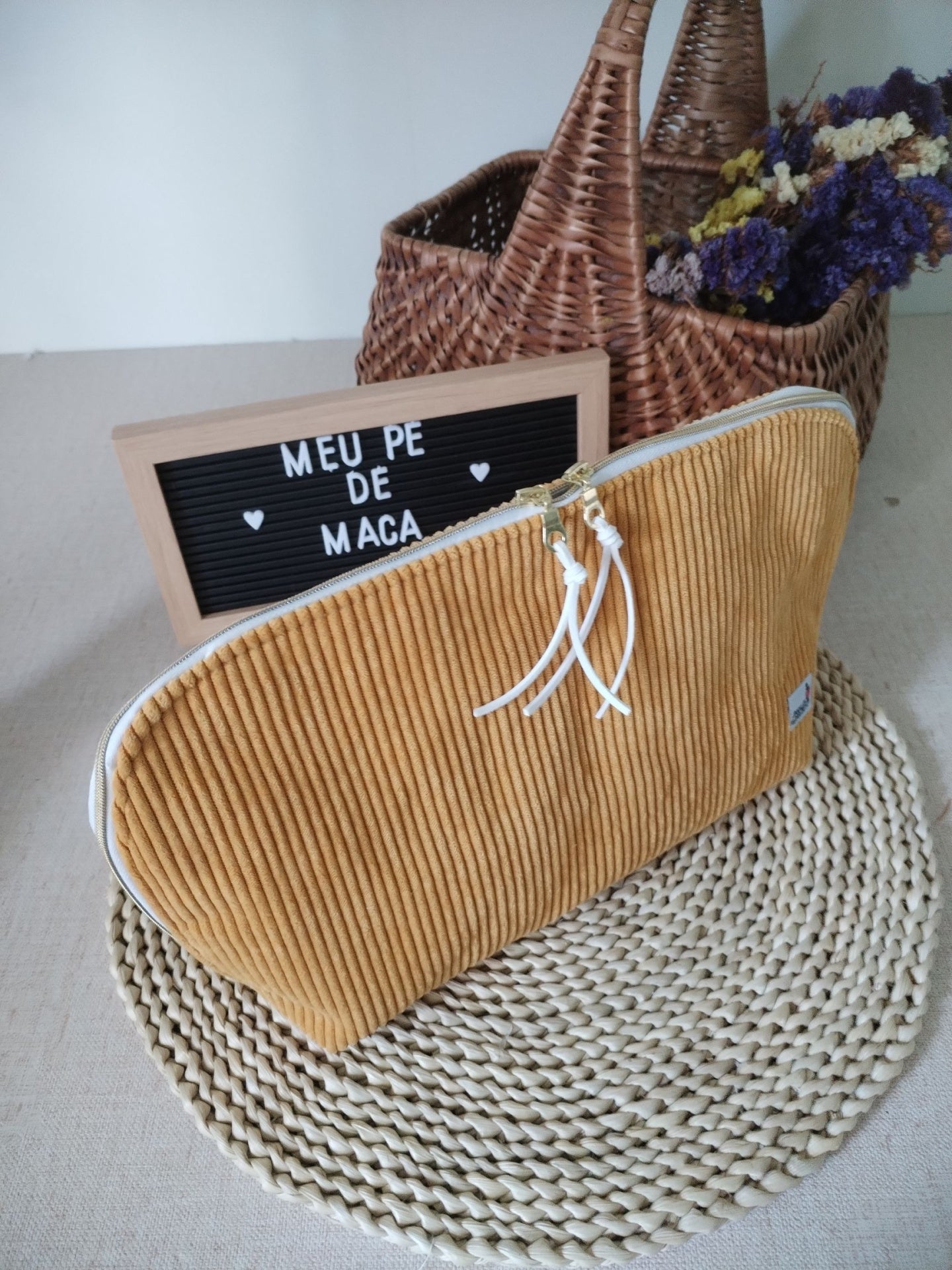 Necessaire de Viagem para Mães – Elegância e Praticidade no Seu Ritmo - Amarelo - Meu Pé de Maçã