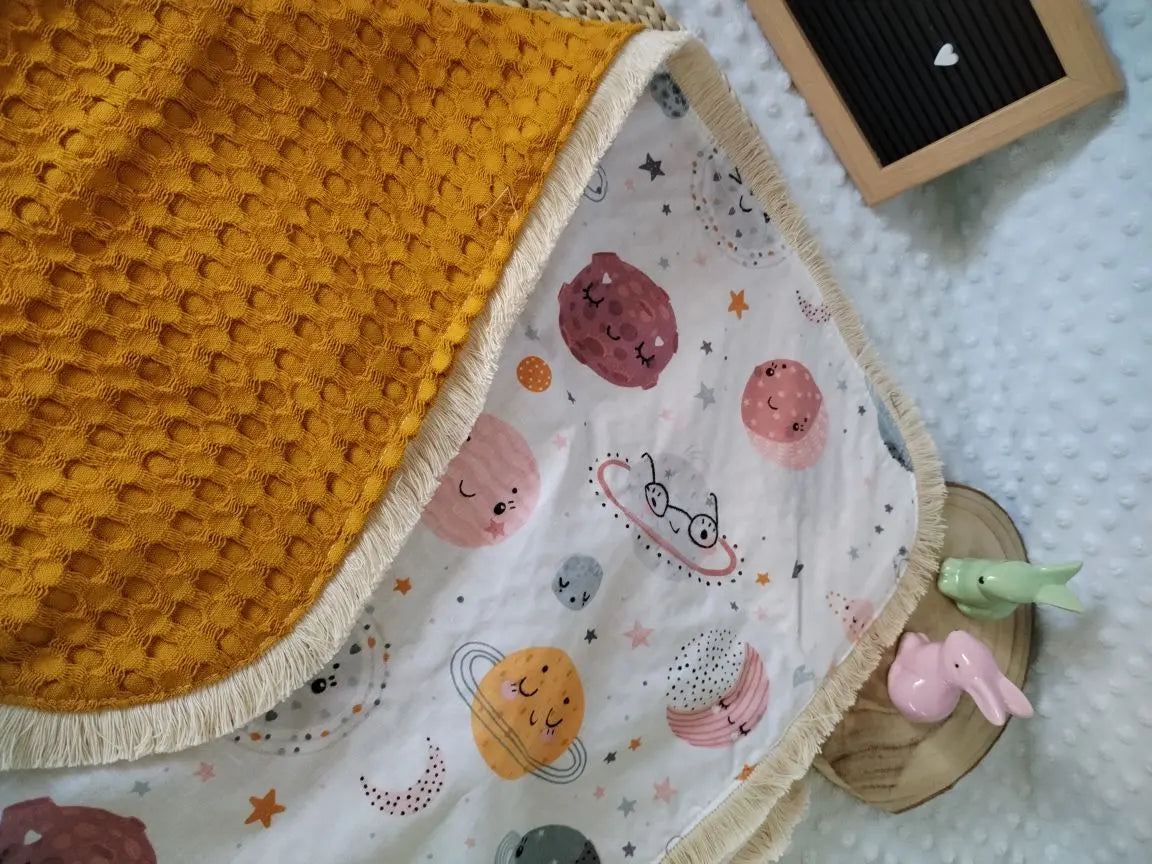 Mantinha de algodão com tecido waffle - Planetas - Meu Pé de Maçã