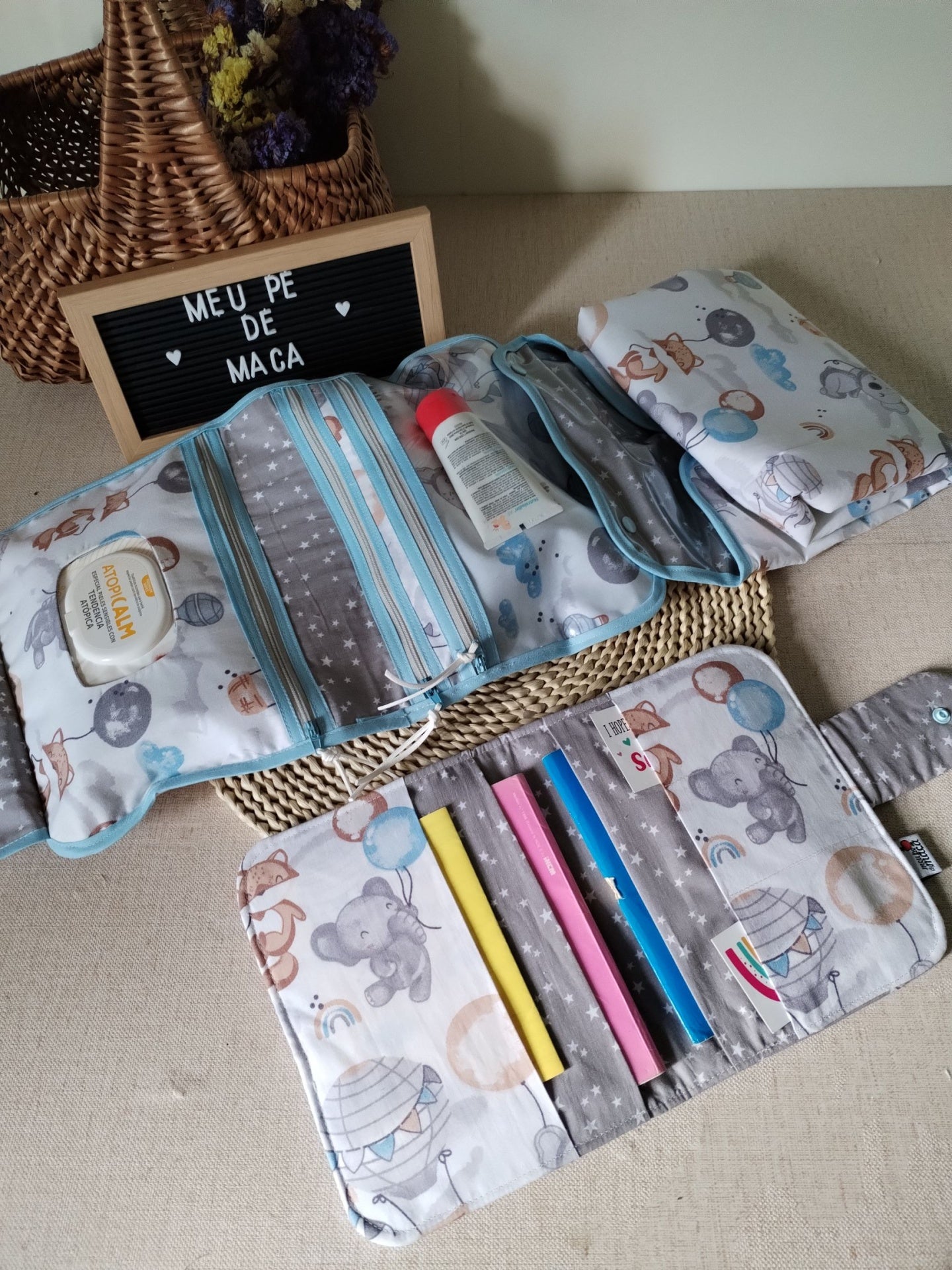 Pack Essenciais de Passeio - Bolsa tudo em um e Porta Documentos - Meu Pé de Maçã