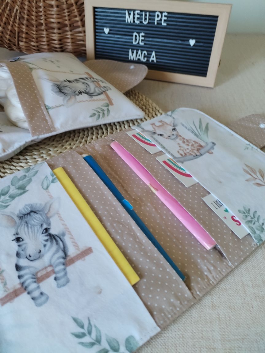 Conjunto Muda-Fraldas + Porta Documentos + Bolsa 3 em 1 - Meu Pé de Maçã