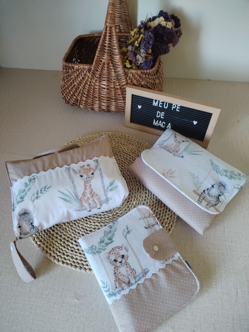Conjunto Muda-Fraldas + Porta Documentos + Bolsa 3 em 1 - Meu Pé de Maçã