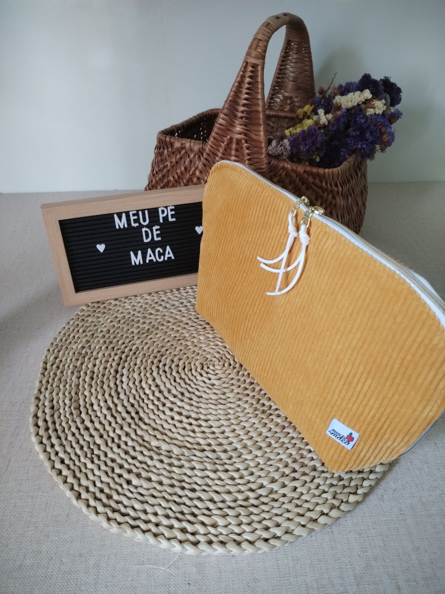 Necessaire de Viagem para Mães – Elegância e Praticidade no Seu Ritmo - Amarelo - Meu Pé de Maçã