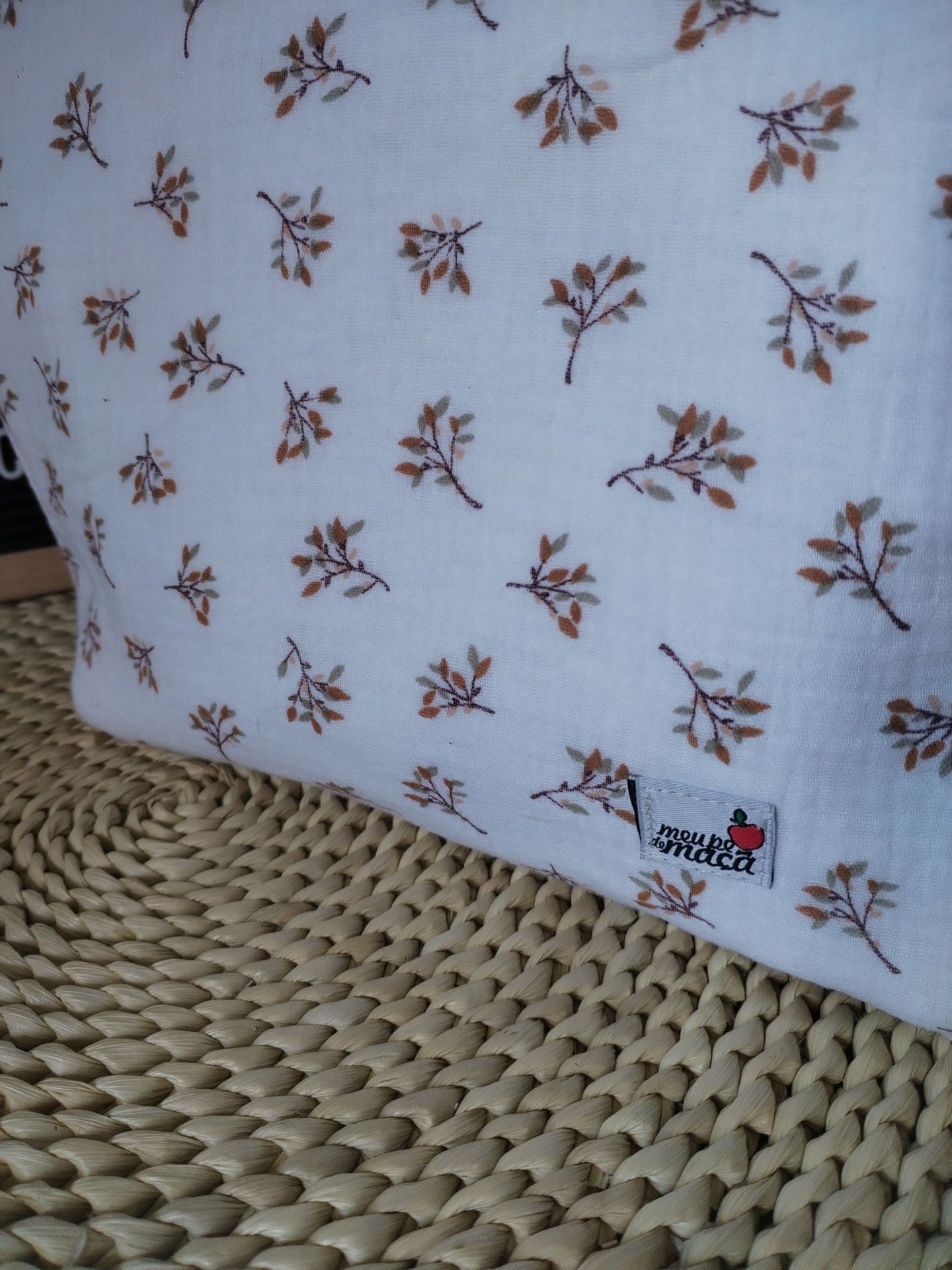 Necessaire de Viagem – Elegância e Praticidade no Seu Ritmo - Floral Camel - Meu Pé de Maçã