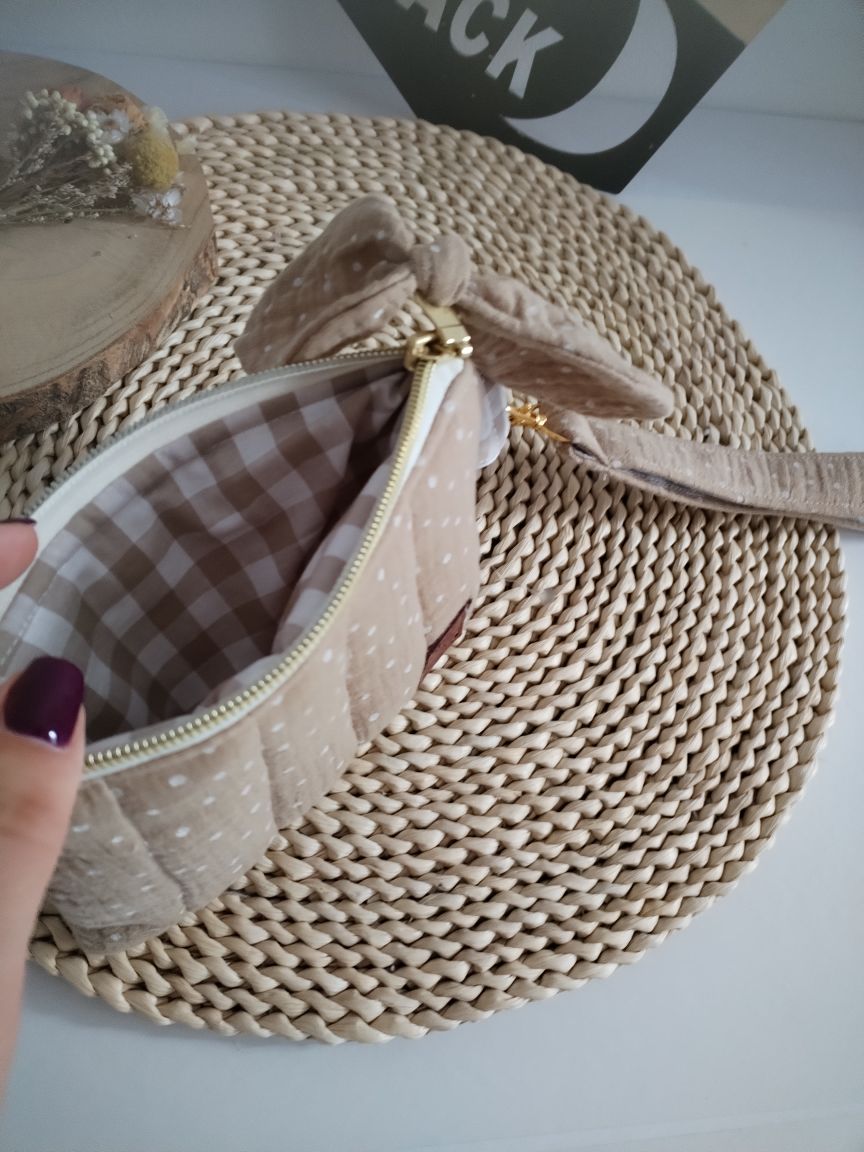 carteira musselina bege com pintinhas com vichy para pequenos objetos do dia-a-dia