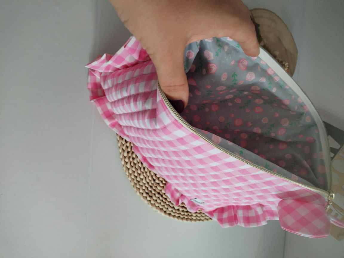 bolsa para portátil em vichy rosa feito à mão com interior florido