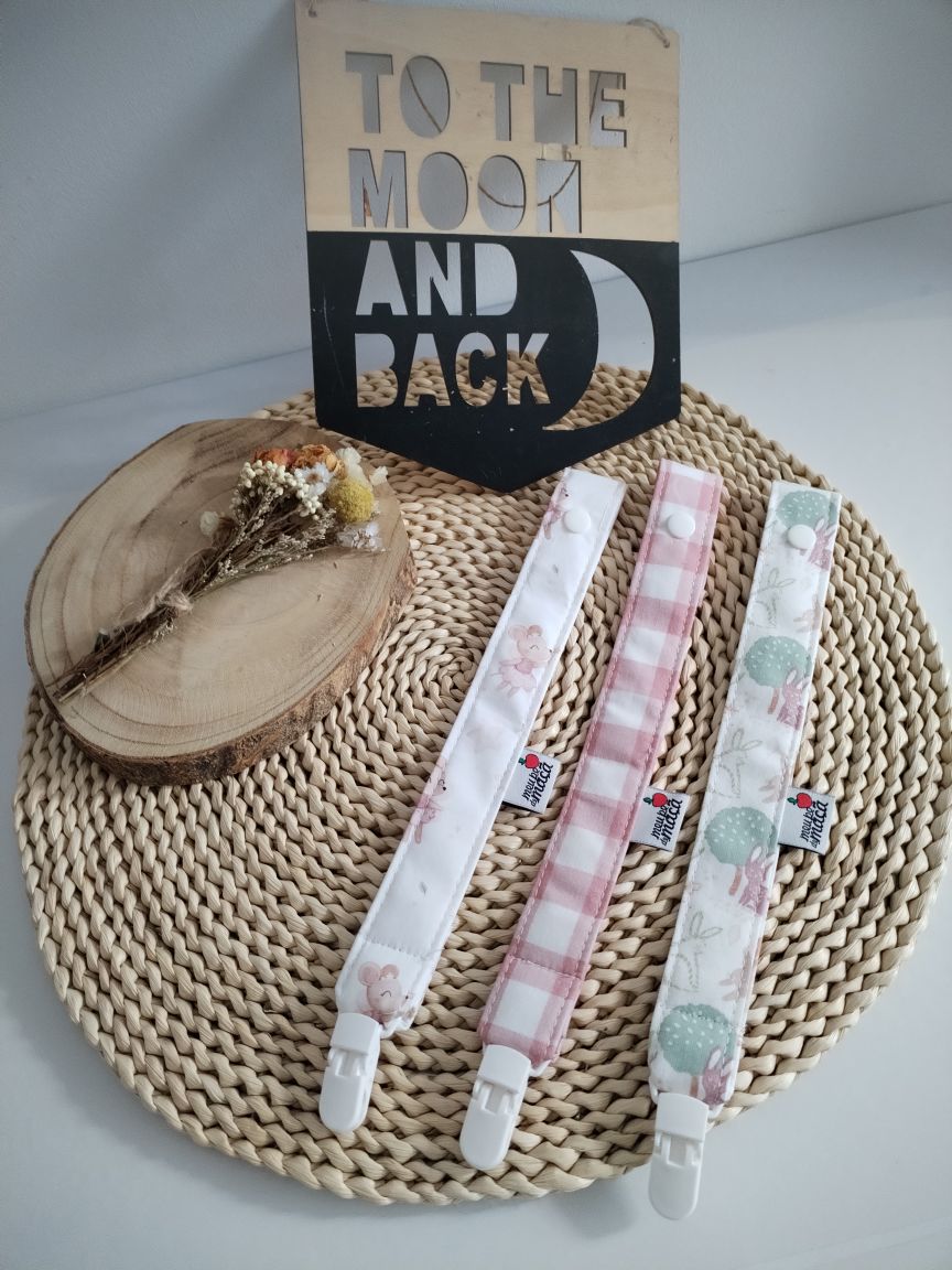 conjunto fita prende chupeta personalizada em tons rosa artesanal