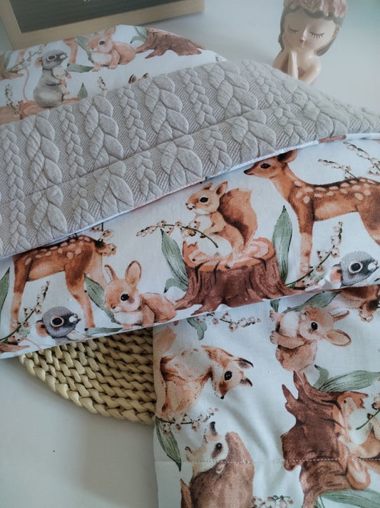 mantinha para bebé em tons bege com animais do bosque limitada