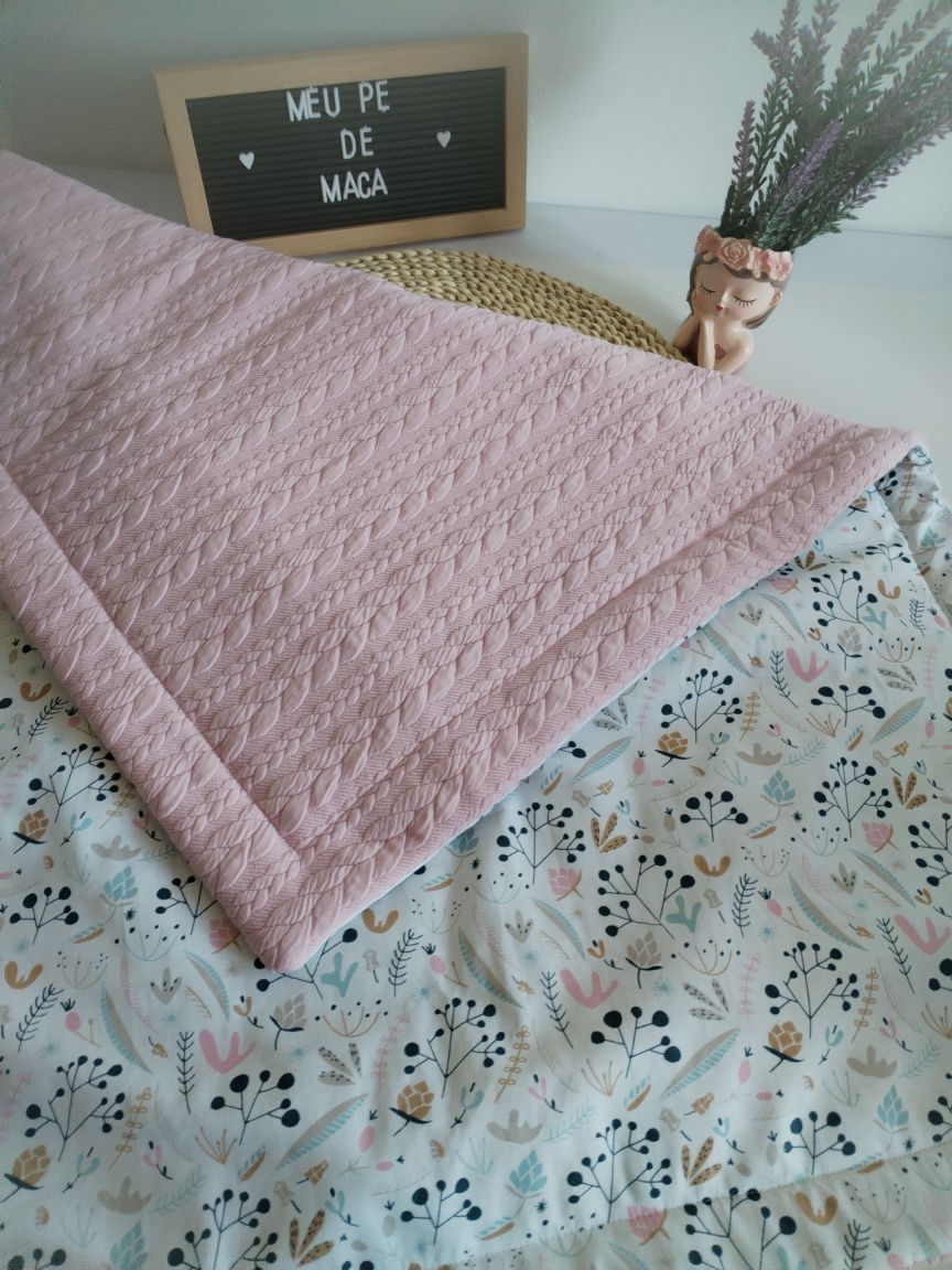 manta para bebé em tons rosa e floral aconchegante e bonita