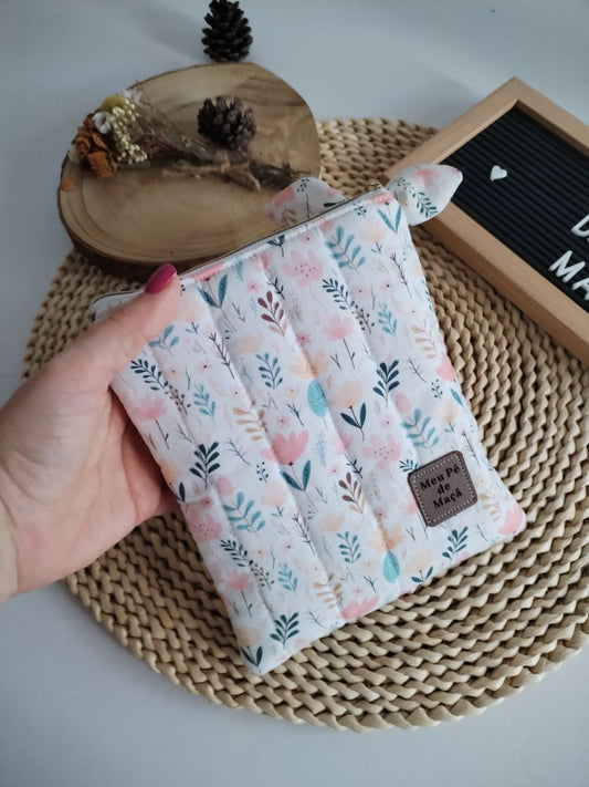 Bolsa Acolchoada para E-Reader – Compatível com Kindle e Kobo (13×18 cm) - Floral Rosa