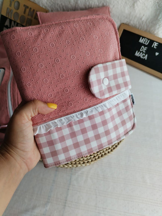 Conjunto Bolsa fraldas e toalhitas, muda fraldas e porta documentos - Musselina Bordada Floral Rosa Velho Escuro