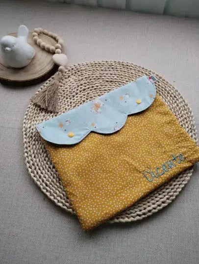 Bolsa Estilo Envelope Personalizável para a Primeira Roupa do Bebé - Meu Pé de Maçã