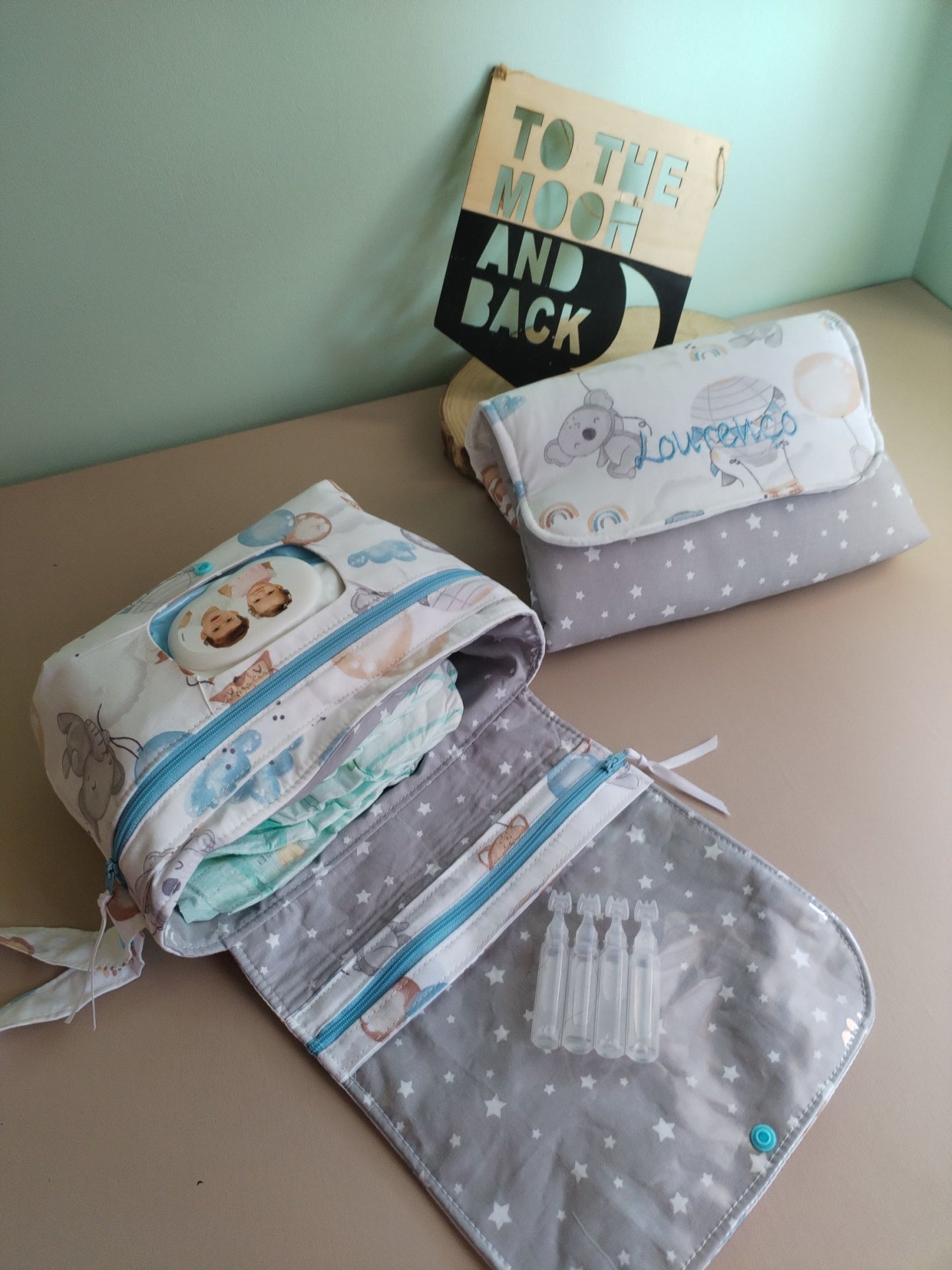 Pack Mudança Express - Bolsa Fraldas e Toalhitas e Muda Fraldas - Meu Pé de Maçã