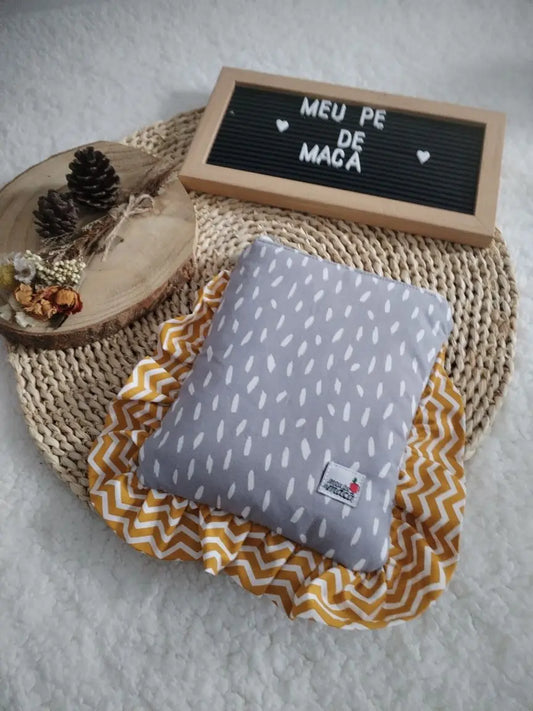 Bolsa Acolchoada para E-Reader – Compatível com Kindle e Kobo (13×18 cm) - Cinza e Mostarda - Meu Pé de Maçã