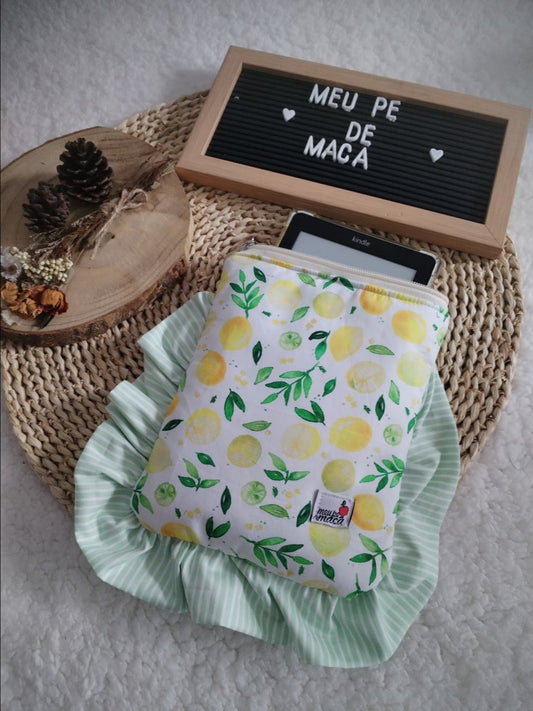 Bolsa Acolchoada para E-Reader – Compatível com Kindle e Kobo (13×18 cm) - Limões - Meu Pé de Maçã