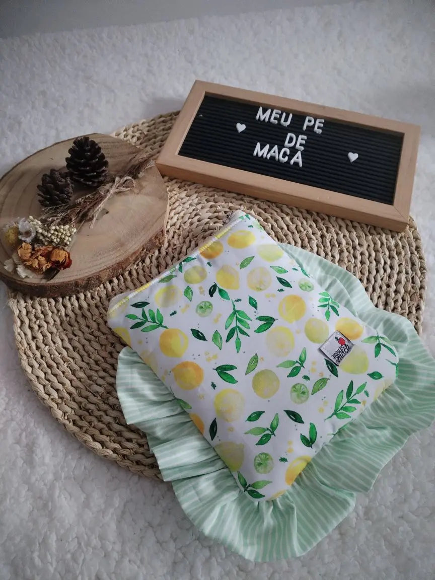 Bolsa Acolchoada para E-Reader – Compatível com Kindle e Kobo (13×18 cm) - Limões - Meu Pé de Maçã