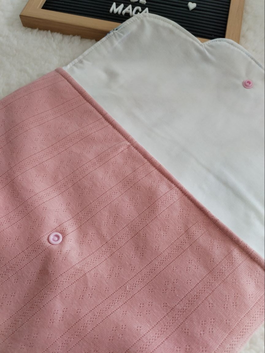 Bolsa Envelope - Primeira Roupinha - Arco Íris - Meu Pé de Maçã