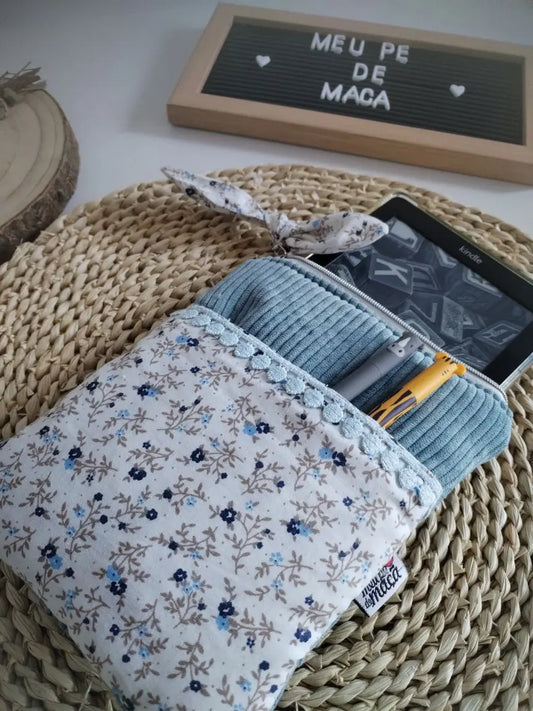 Bolsa acolchoada para e-reader (Kindle, Kobo e outros) - Azul - Meu Pé de Maçã
