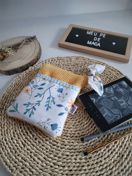 Bolsa acolchoada para e-reader (Kindle, Kobo e outros) - Amarela - Meu Pé de Maçã