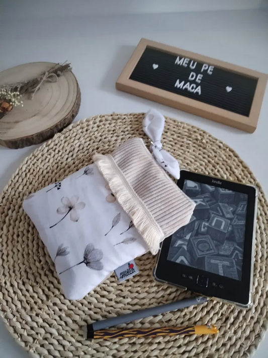 Sleeve para e-reader até 13 cm - Floral Bege - Meu Pé de Maçã