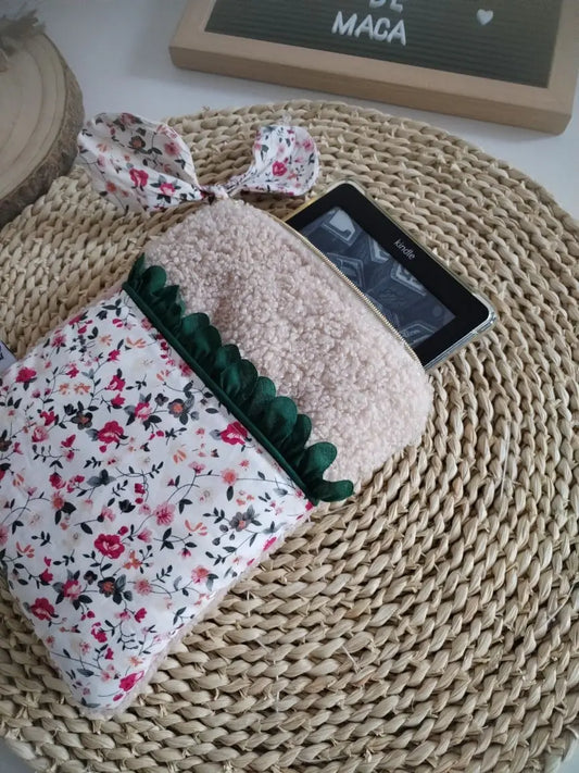 Bolsa acolchoada para e-reader (Kindle, Kobo e outros) - Teddy Bege - Meu Pé de Maçã