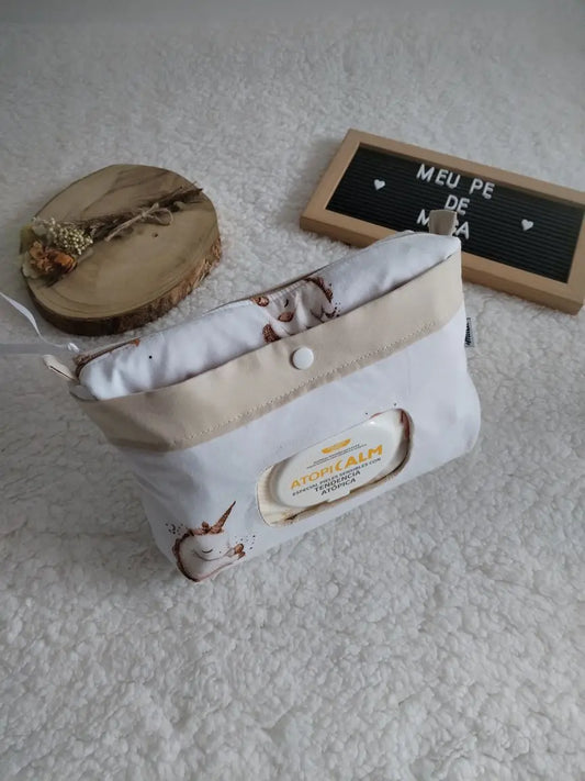 Bolsa organizadora para fraldas e toalhitas — feita à mão - Unicórnios - Meu Pé de Maçã