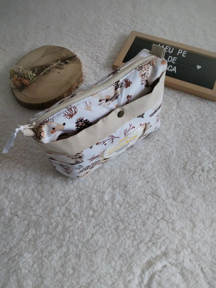 Bolsa organizadora para fraldas e toalhitas — feita à mão - Ouriços - Meu Pé de Maçã