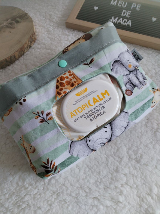 Bolsa organizadora para fraldas e toalhitas — feita à mão - Animais da Selva - Meu Pé de Maçã