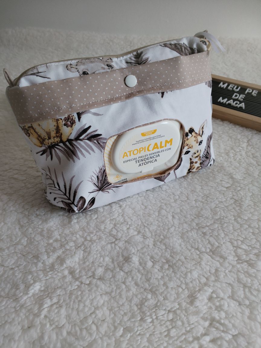 Bolsa organizadora para fraldas e toalhitas — feita à mão - Animais da Savana - Meu Pé de Maçã