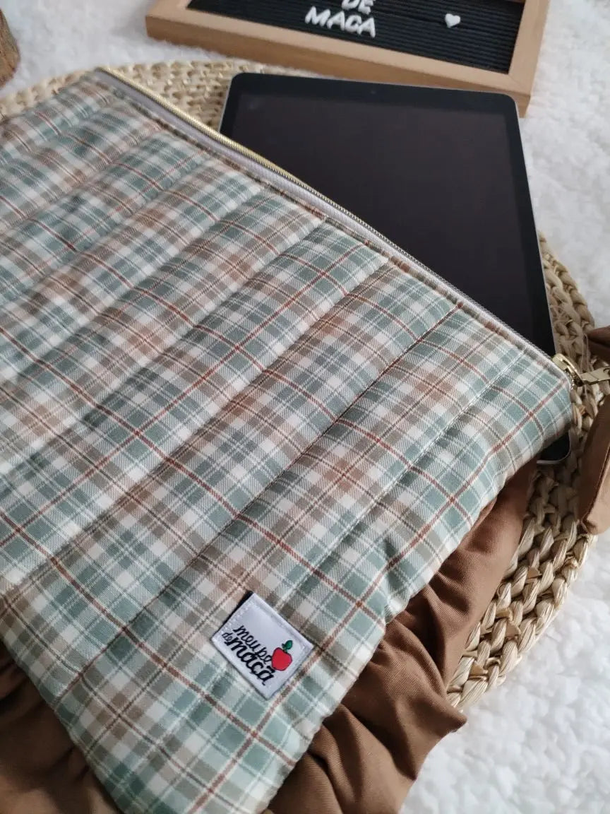 Bolsa para tablet acolchoada – feita à mão - xadrez outonal - Meu Pé de Maçã