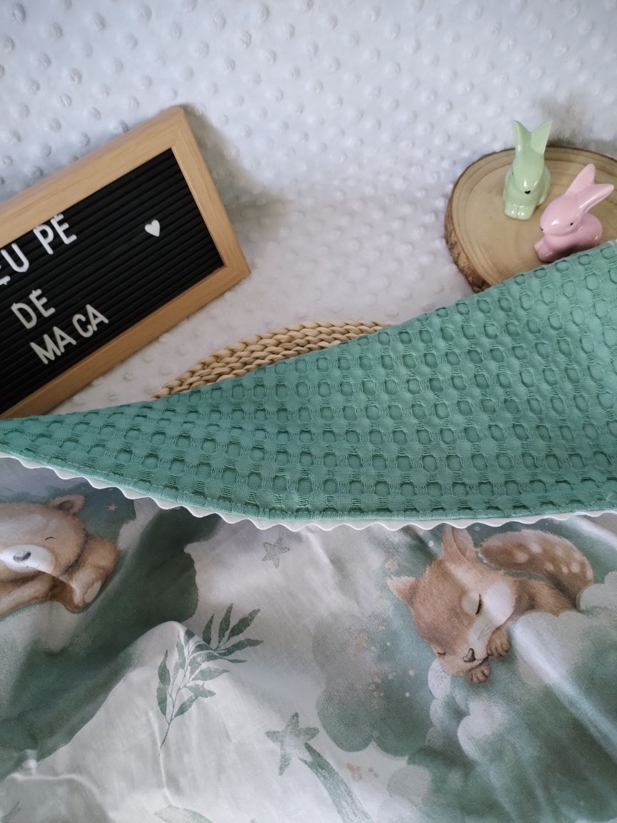 Mantinha de algodão com tecido waffle - Animais Dorminhocos Verde - Meu Pé de Maçã
