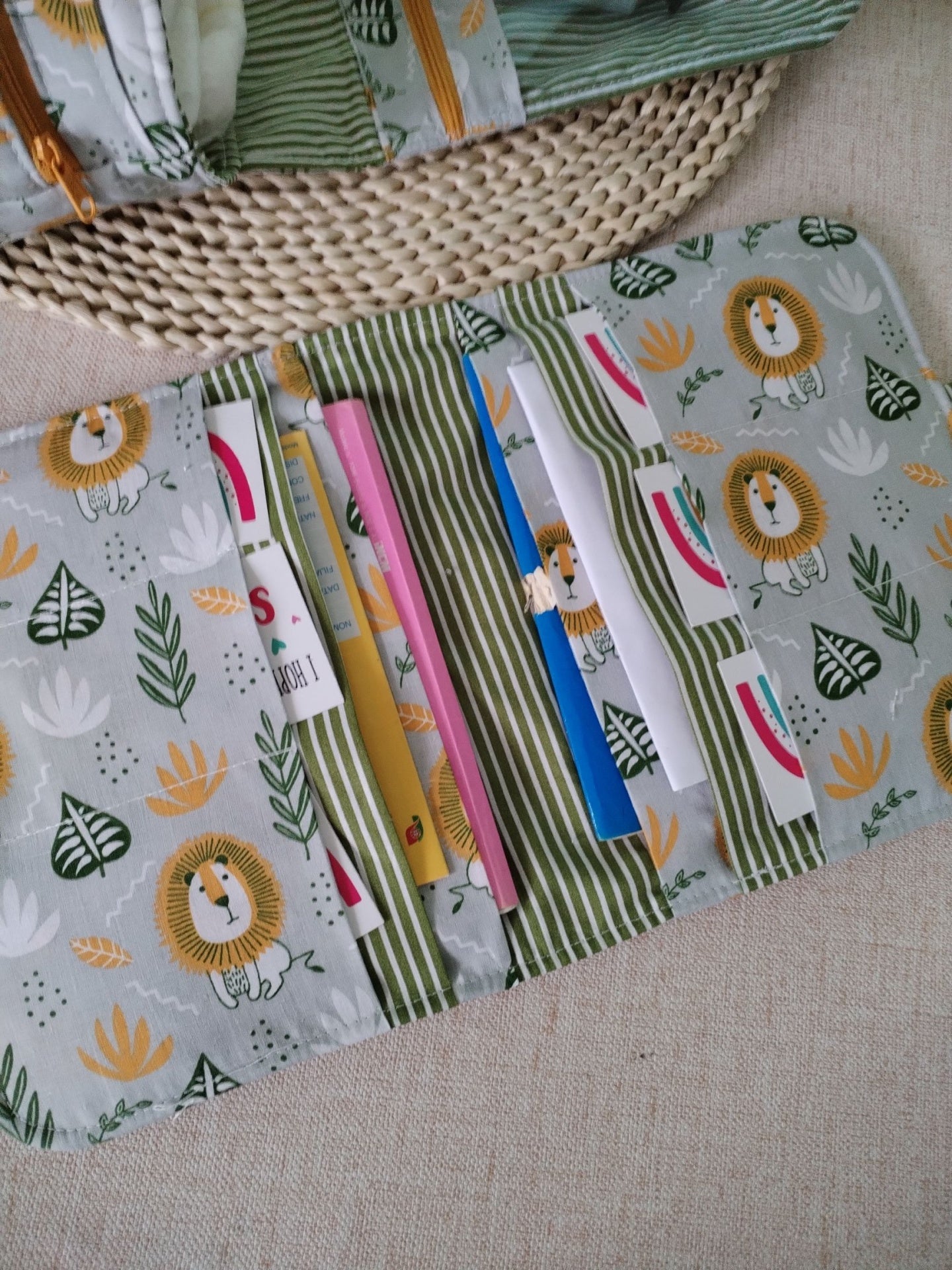 Atenção aos Detalhes - Porta Documentos Duplo para Irmãos - Personalizado - Meu Pé de Maçã