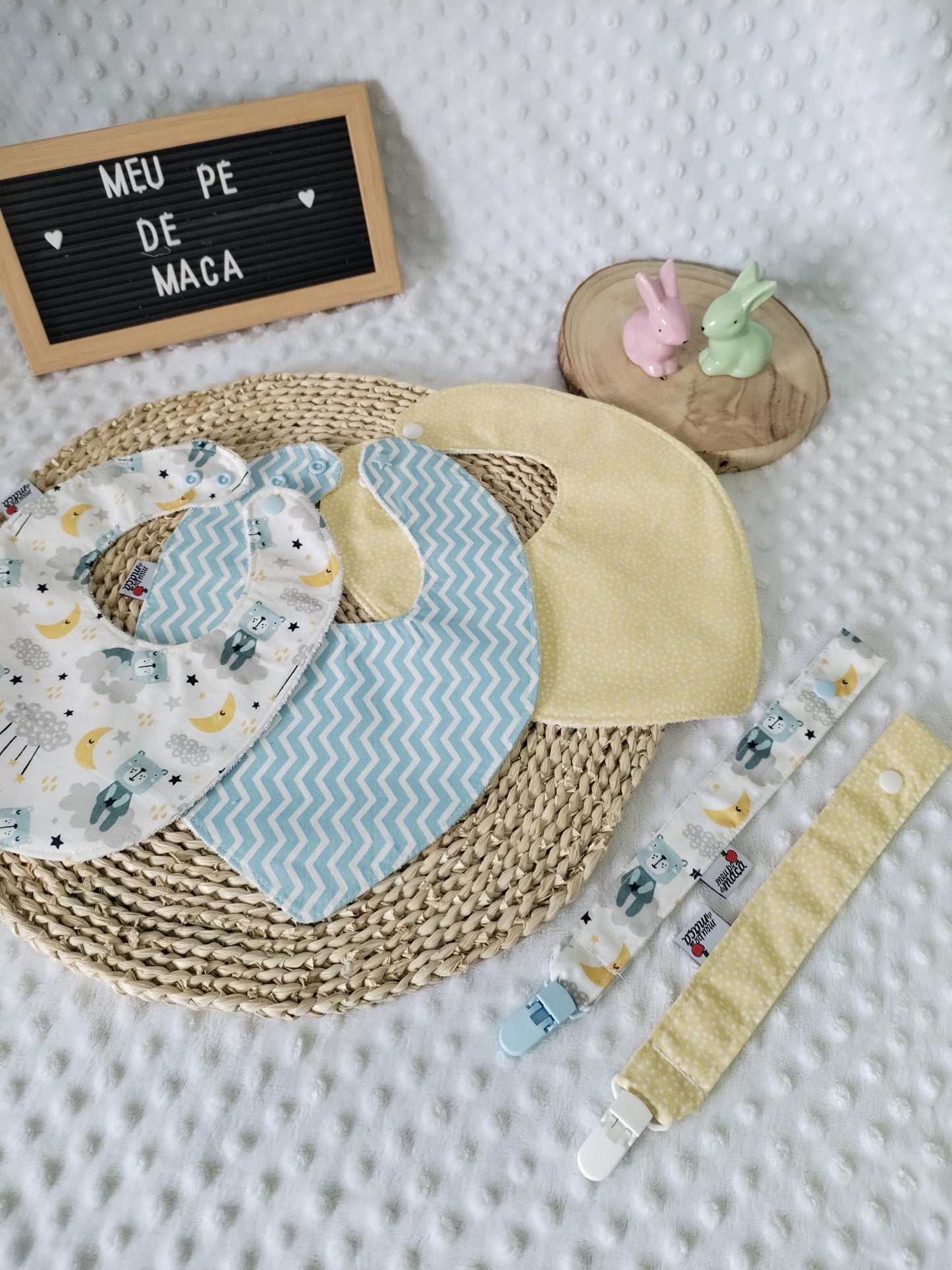 Conjunto babetes e fitas da chupeta - Meu Pé de Maçã