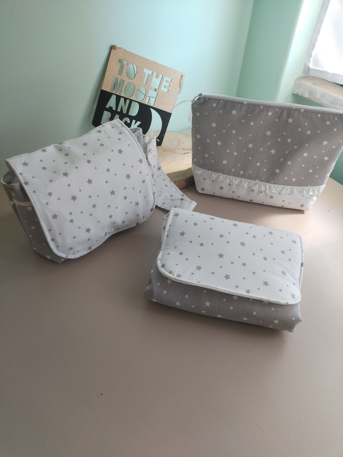 Pack Tudo no Lugar - Bolsa Fraldas e Toalhitas, Necessaire e Muda Fraldas - Meu Pé de Maçã