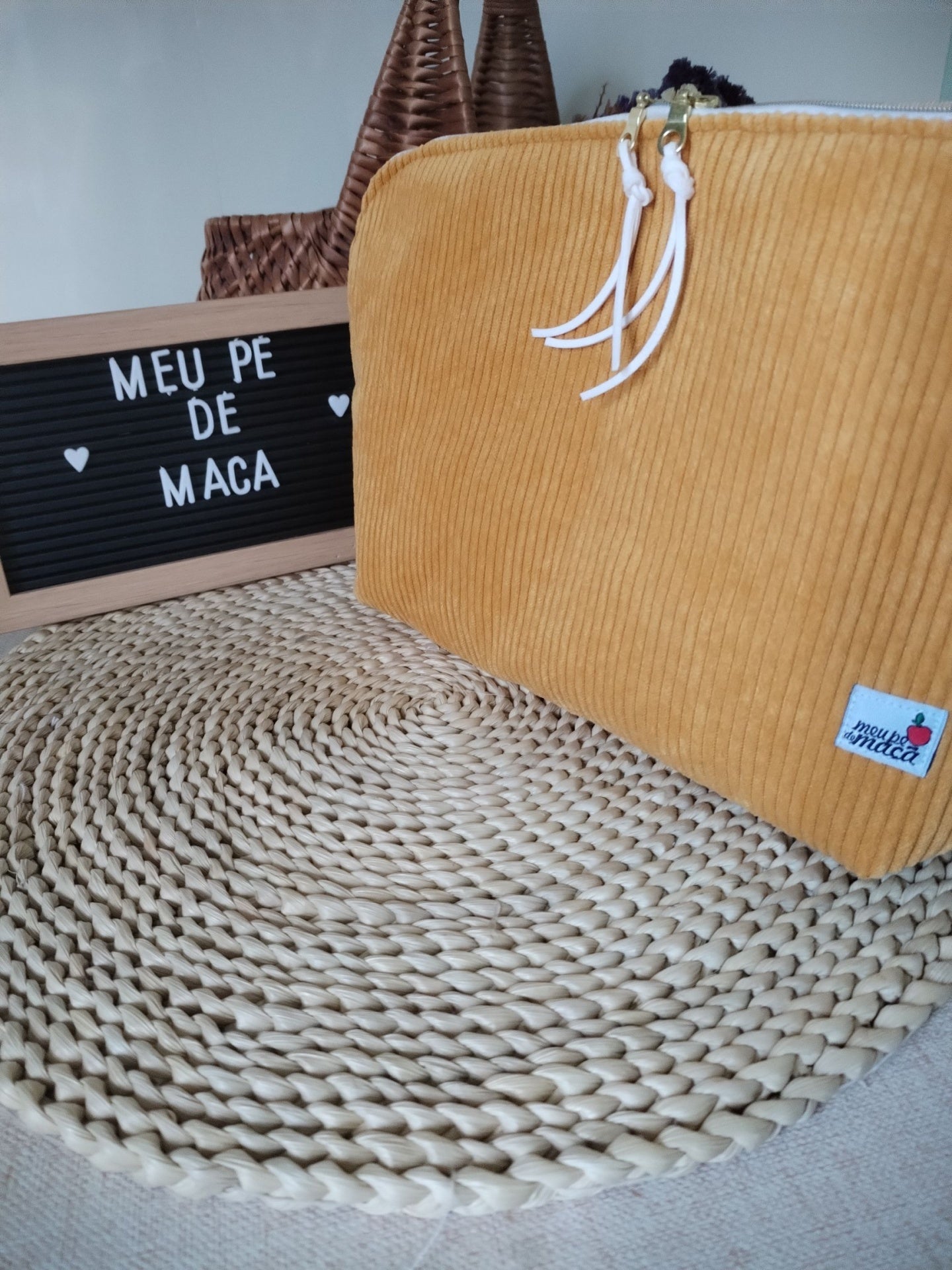 Necessaire de Viagem para Mães – Elegância e Praticidade no Seu Ritmo - Amarelo - Meu Pé de Maçã