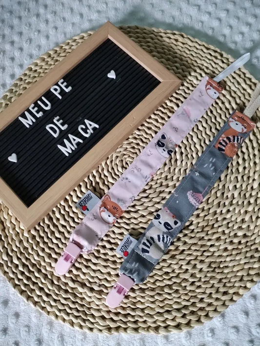 Conjunto 2 Fitas Prende Chupeta - Guaxinins Fofos - Meu Pé de Maçã