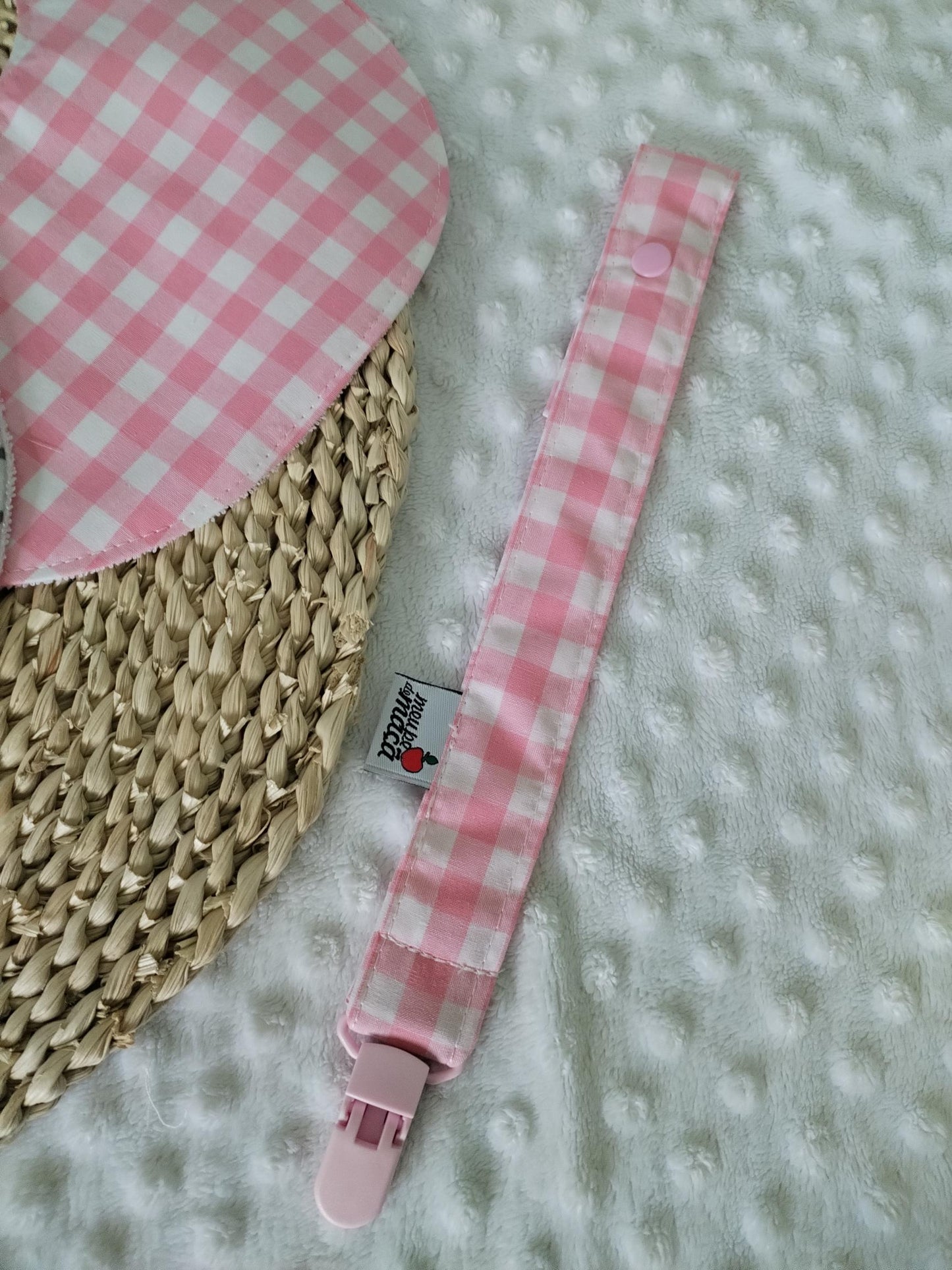 Conjunto babetes e fita prende chucha - Meu Pé de Maçã