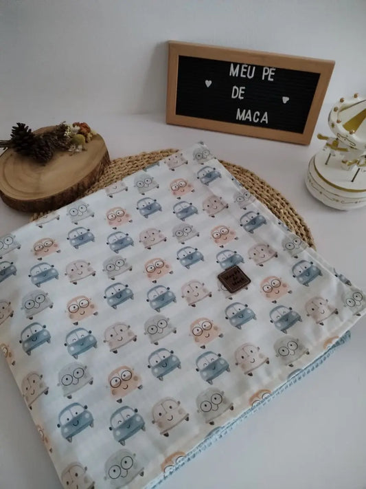 Mantinha Meia-Estação - Carrinhos com waffle azul claro Meu Pé de Maçã