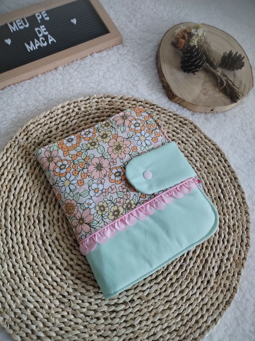 Porta Documentos do Bebé - Floral verde água - Meu Pé de Maçã