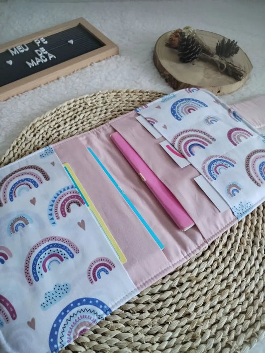 Porta Documentos do Bebé - Arco Íris - Meu Pé de Maçã