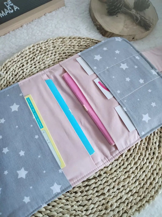 Porta Documentos do Bebé - Estrelas Cinza e Rosa - Meu Pé de Maçã