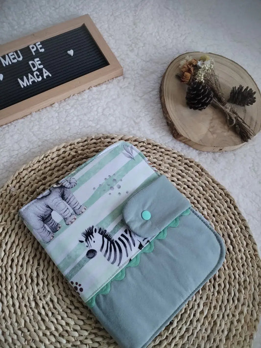 Porta Documentos do Bebé - Animais Verde Água - Meu Pé de Maçã