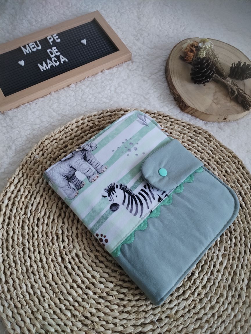 Porta Documentos do Bebé - Animais Verde Água - Meu Pé de Maçã