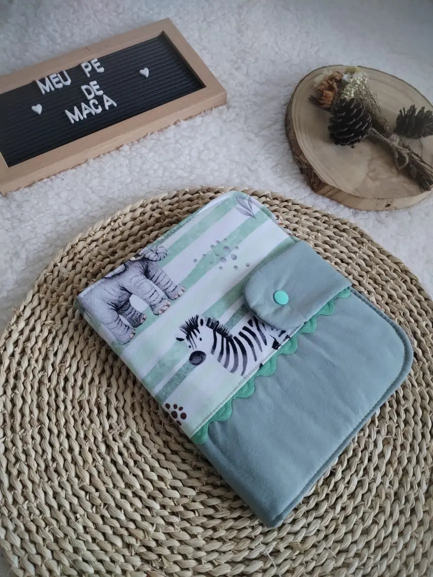 Porta Documentos do Bebé - Animais Verde Água - Meu Pé de Maçã