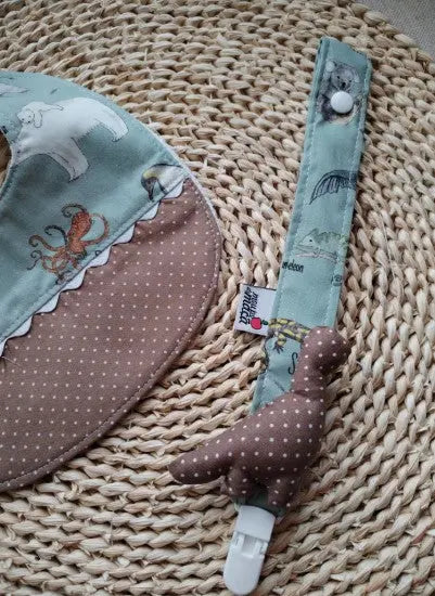 Conjunto Babete e Fita prende chupeta - Meu Pé de Maçã