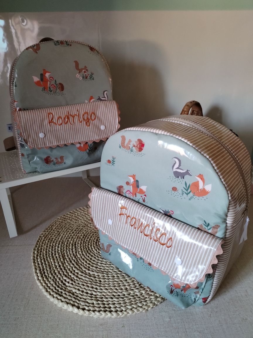 Mochila plastificada personalizada - Meu Pé de Maçã