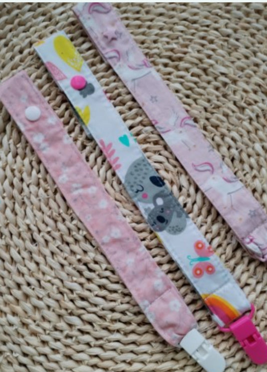 conjunto fita prende chupeta personalizada feito à mão em tons rosa