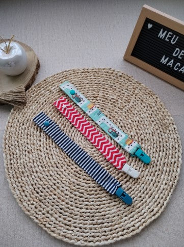 conjunto fita prende chupeta personalizada azul, vermelha e carros