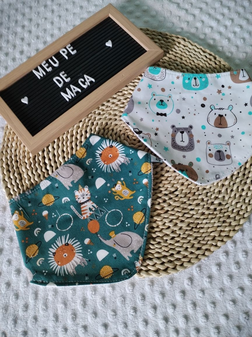 Conjunto 2 Babetes Bandana - Ursos e Circo - Meu Pé de Maçã