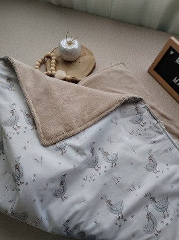 Mantinha Polar Patinhos - Meu Pé de Maçã